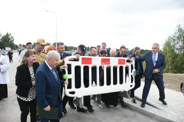 Po wiadukcie w Uniejowie Rędziny przejechały pierwsze pojazdy